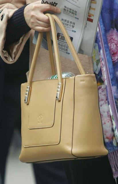 佛山兩會女委員包包走簡樸低調路線