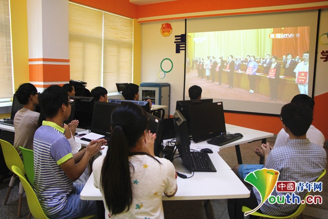 鎖定一個(gè)頻道 齊舉一面旗幟 同書(shū)一份答卷