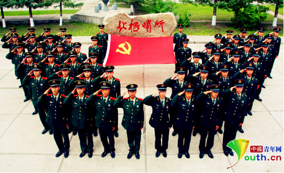 爭做“四有”軍人擔當強軍重任 極地哨兵重溫誓言為黨慶生