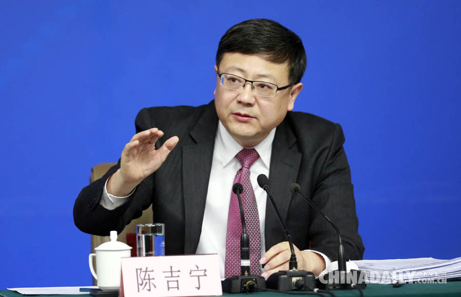 環保部長陳吉寧就“加強生態環境保護”答記者問