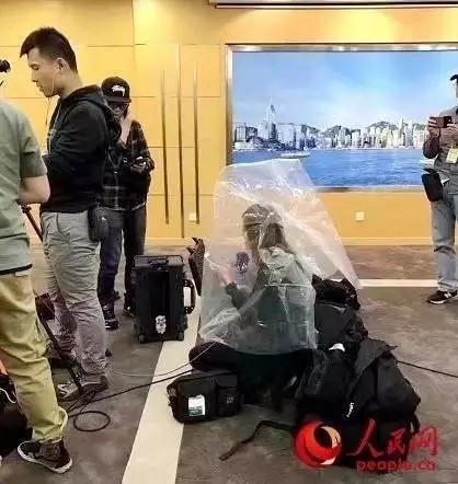 記者兩會(huì)24小時(shí)：帶著“溫度”的新聞是怎么產(chǎn)生的
