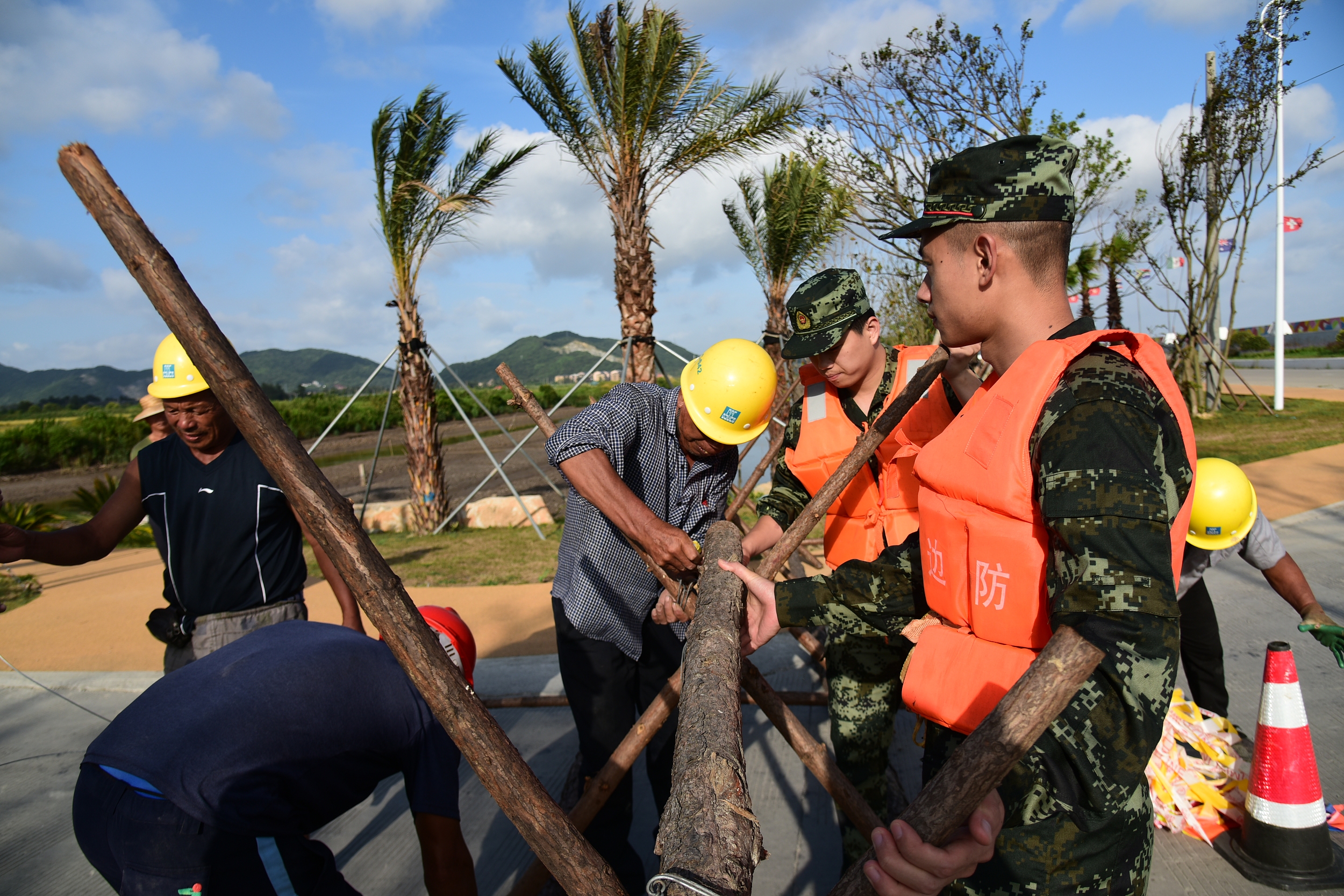 繼承優(yōu)良傳統(tǒng)，譜寫新時代軍民團結(jié)之歌