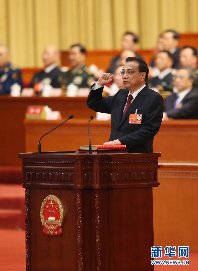 十三屆全國人大一次會議舉行第六次全體會議 根據國家主席習近平的提名決定李克強為國務院總理 國家主席習近平簽署主席令任命