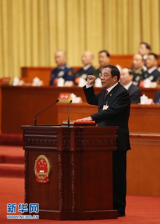 十三屆全國人大一次會議舉行第六次全體會議 根據國家主席習近平的提名決定李克強為國務院總理 國家主席習近平簽署主席令任命