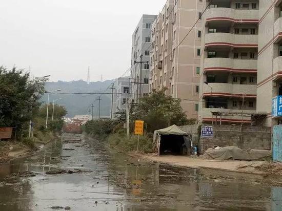深圳一工業園遭山體滑坡掩埋