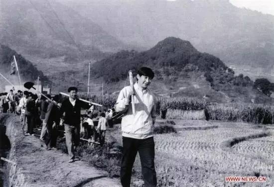 收藏貼！老照片里習近平的勞動范兒