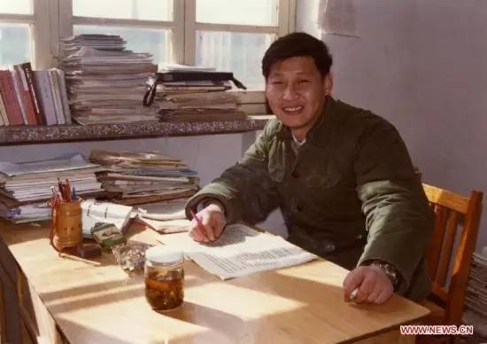 收藏貼！老照片里習近平的勞動范兒