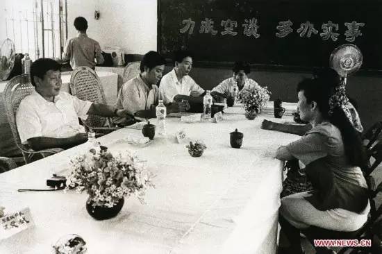 收藏貼！老照片里習近平的勞動范兒