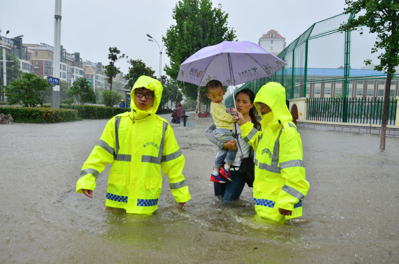 安徽多地爆發洪水 巢湖市35座水庫溢洪