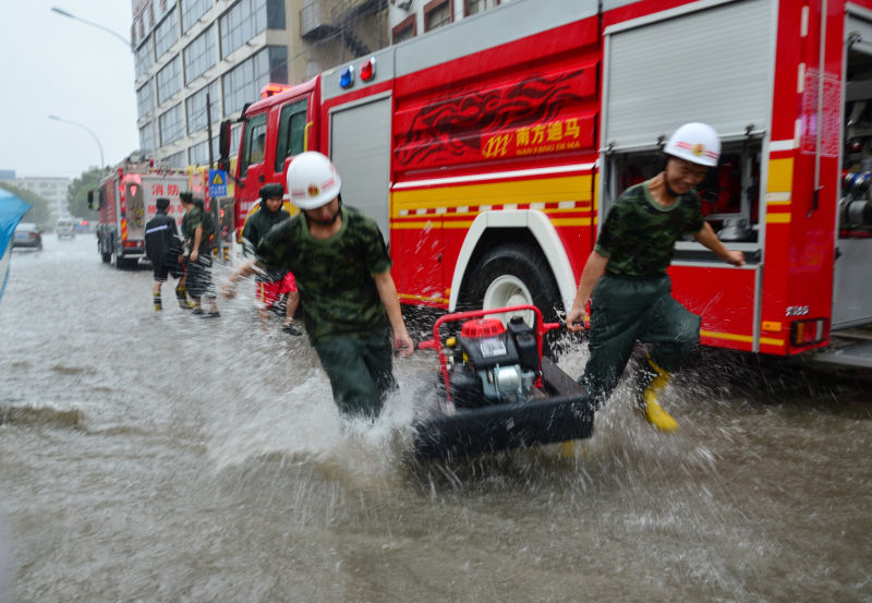 安徽多地爆發洪水 巢湖市35座水庫溢洪