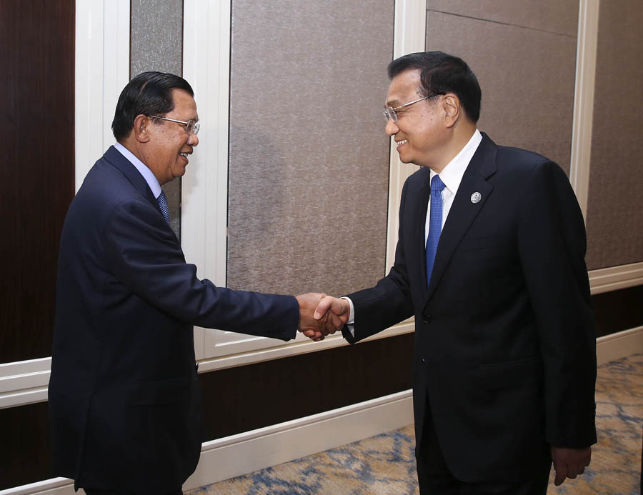 李克強會見柬埔寨首相：共同維護南海地區和平穩定與航行自由