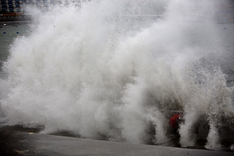 臺(tái)風(fēng)“妮妲”登陸深圳 全市進(jìn)入暴雨防御狀態(tài)