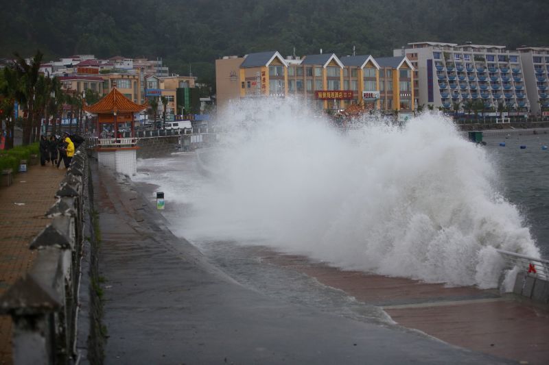 臺風“妮妲”登陸深圳 全市進入暴雨防御狀態