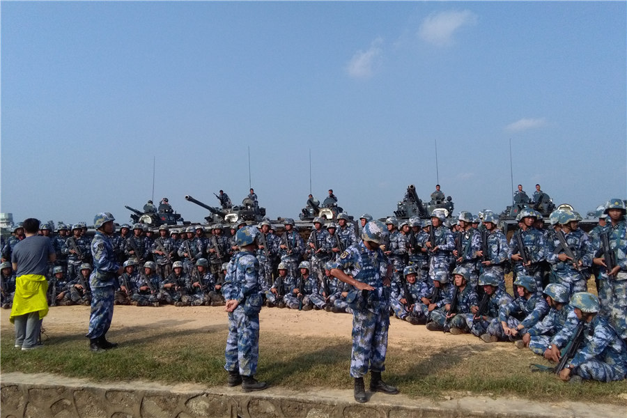 中俄海軍陸戰隊進行島礁攻防演練