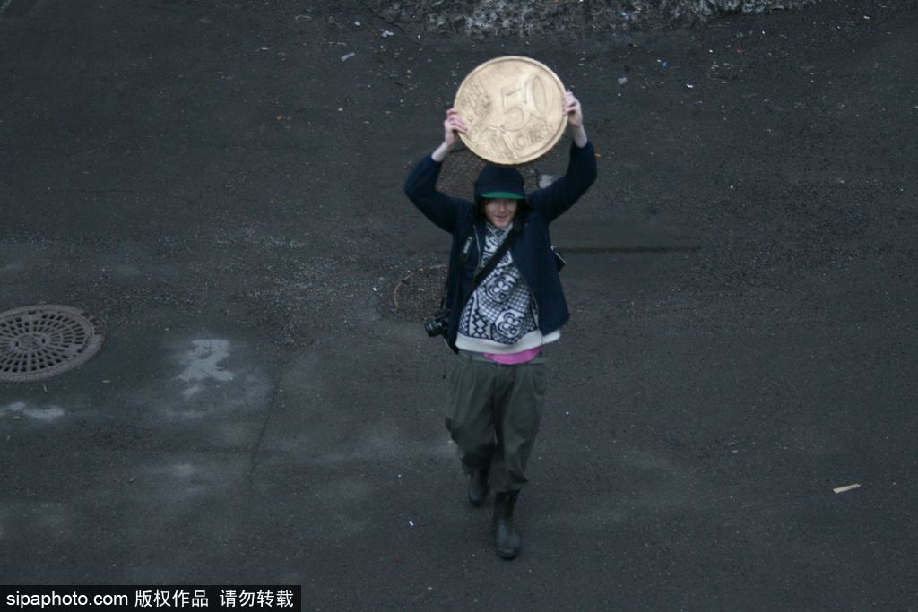 剪紙錯(cuò)位藝術(shù)趣味無(wú)窮 盤點(diǎn)度假勝地巧變創(chuàng)意作品