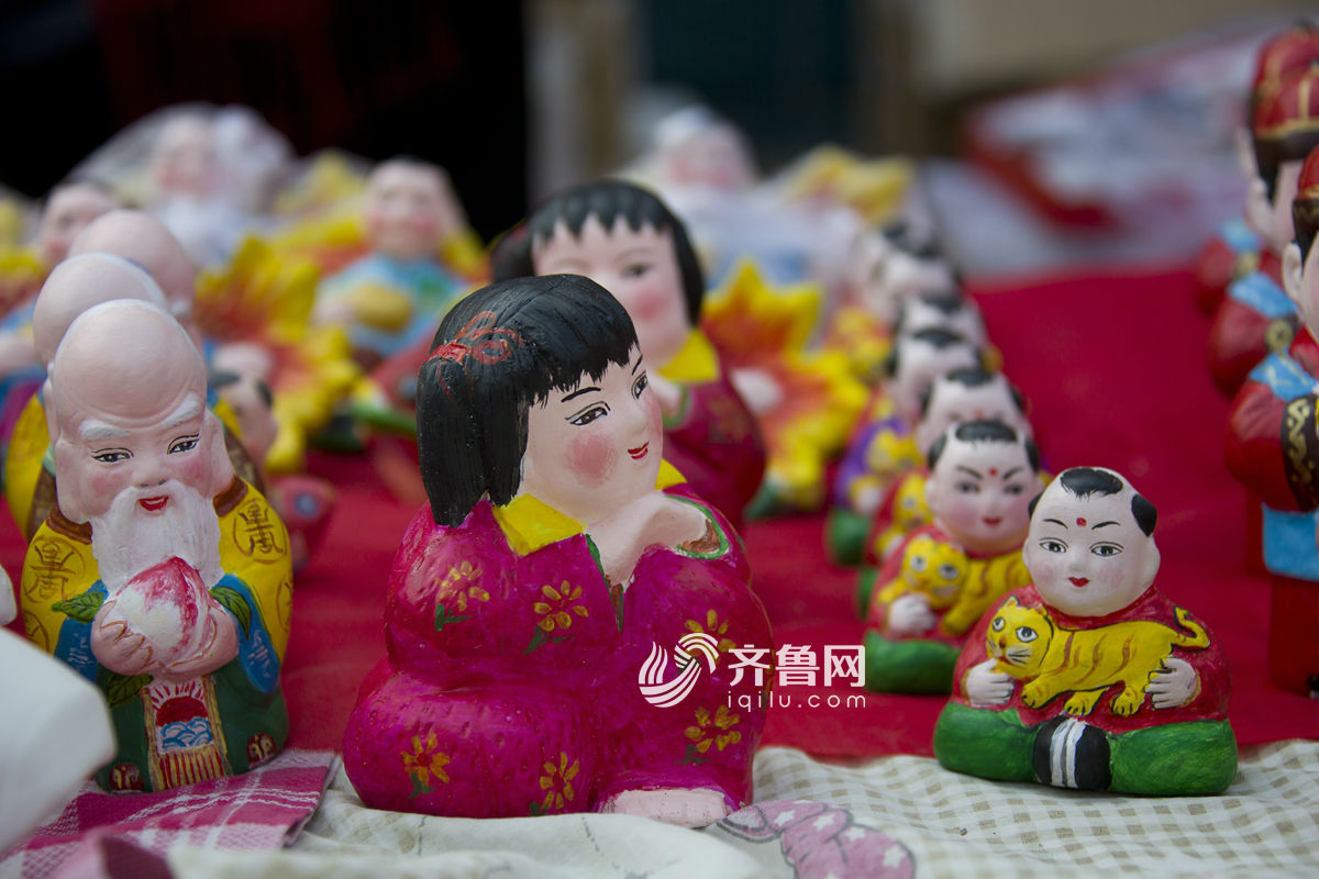 感受非遺文化 山東火把李廟會泥塑娃娃當(dāng)主角[組圖]