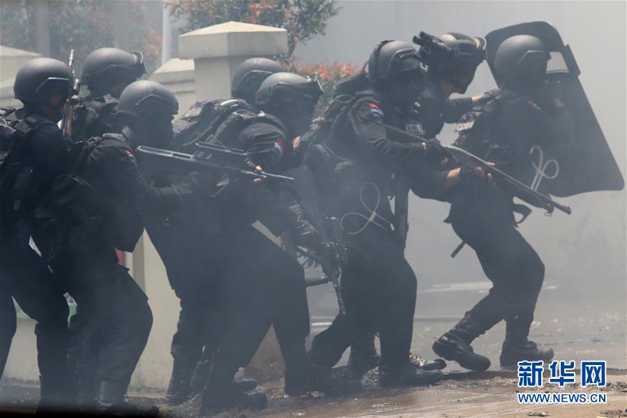 印尼萬隆發生爆炸 警匪雙方交火現場戒嚴