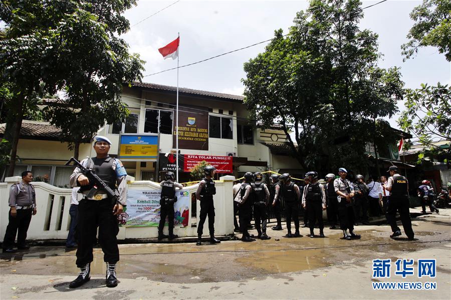 印尼萬隆發生爆炸 警匪雙方交火現場戒嚴