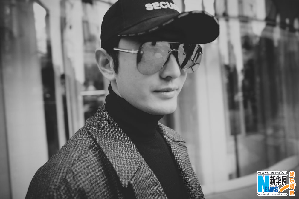 黃曉明格紋大衣引領(lǐng)復(fù)古時尚風