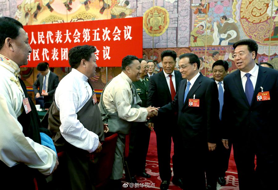 李克強(qiáng)參加西藏代表團(tuán)審議：民族團(tuán)結(jié)要像糌粑和糍粑那樣捏成團(tuán)、聚成團(tuán)、抱成團(tuán)