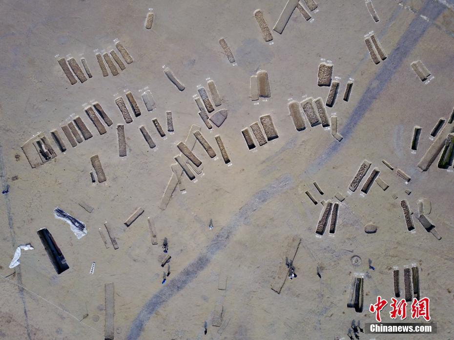 成都發(fā)掘近200座春秋至戰(zhàn)國(guó)時(shí)期船棺墓群