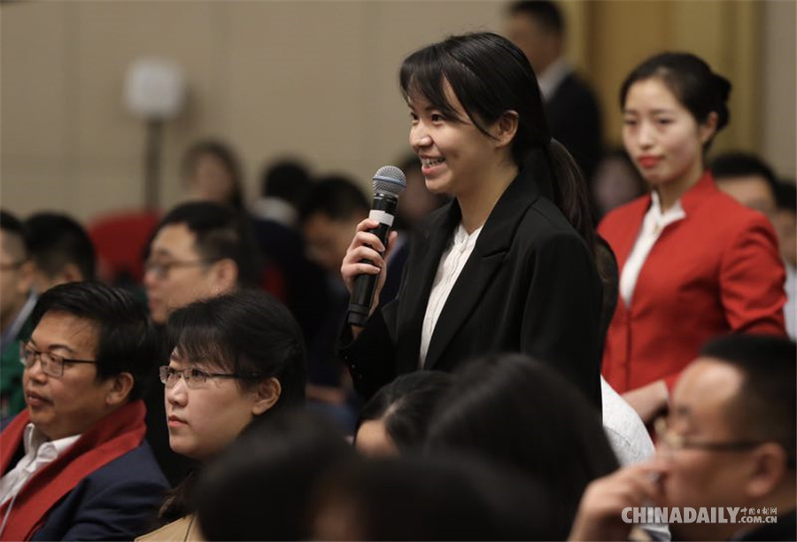工信部部長苗圩就“推進(jìn)實施‘中國制造2025’”答記者問