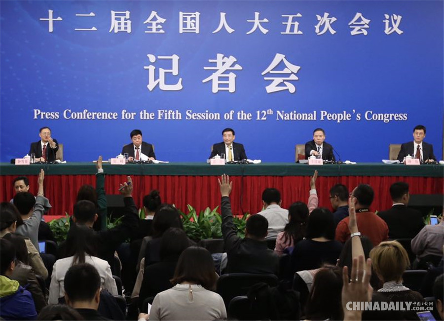 工信部部長(zhǎng)苗圩就“推進(jìn)實(shí)施‘中國(guó)制造2025’”答記者問(wèn)