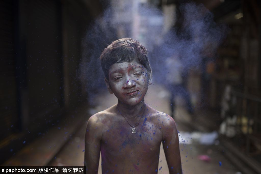 最多彩的笑臉 記錄印度金奈胡里節兒童肖像