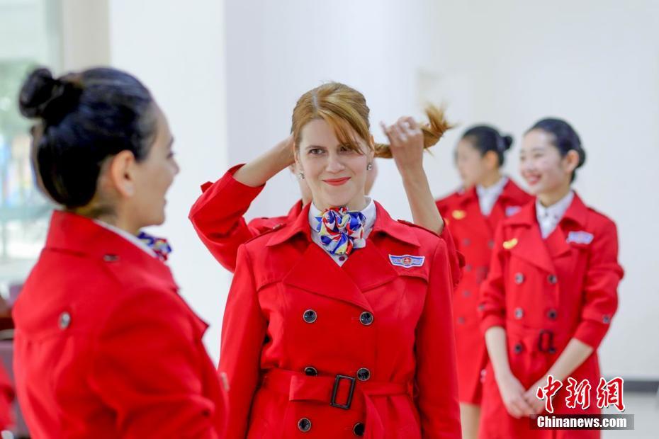 四川外教美女競選空乘 蹩腳中文成障礙