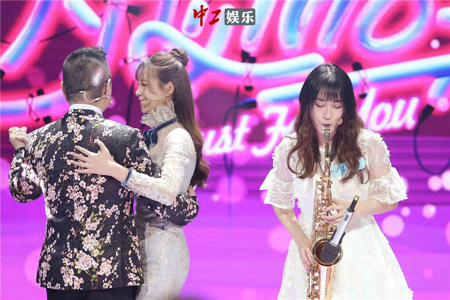 《為你而來(lái)》現(xiàn)場(chǎng)“斗舞” 女閨蜜檢驗(yàn)?zāi)屑钨e八塊腹肌