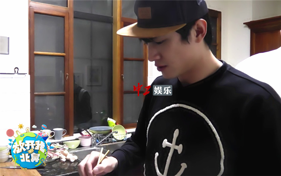 靠饅頭翻身？《北鼻2》廚神林更新為哄娃也是拼了！