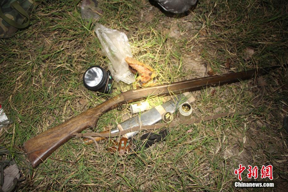 男子保護(hù)區(qū)內(nèi)持槍狩獵 竟把民警當(dāng)獵物射擊
