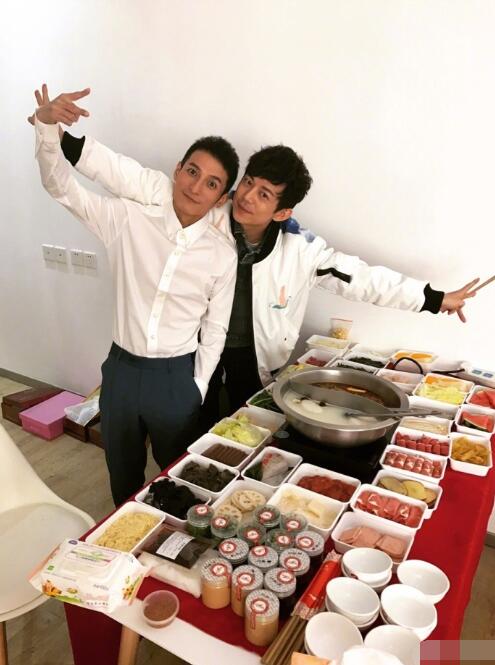 李維嘉曬工作餐心情好 這工作餐也是逆天啦！