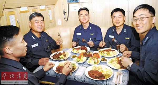 中美法PK潛艇伙食：中國(guó)可海底包餃子