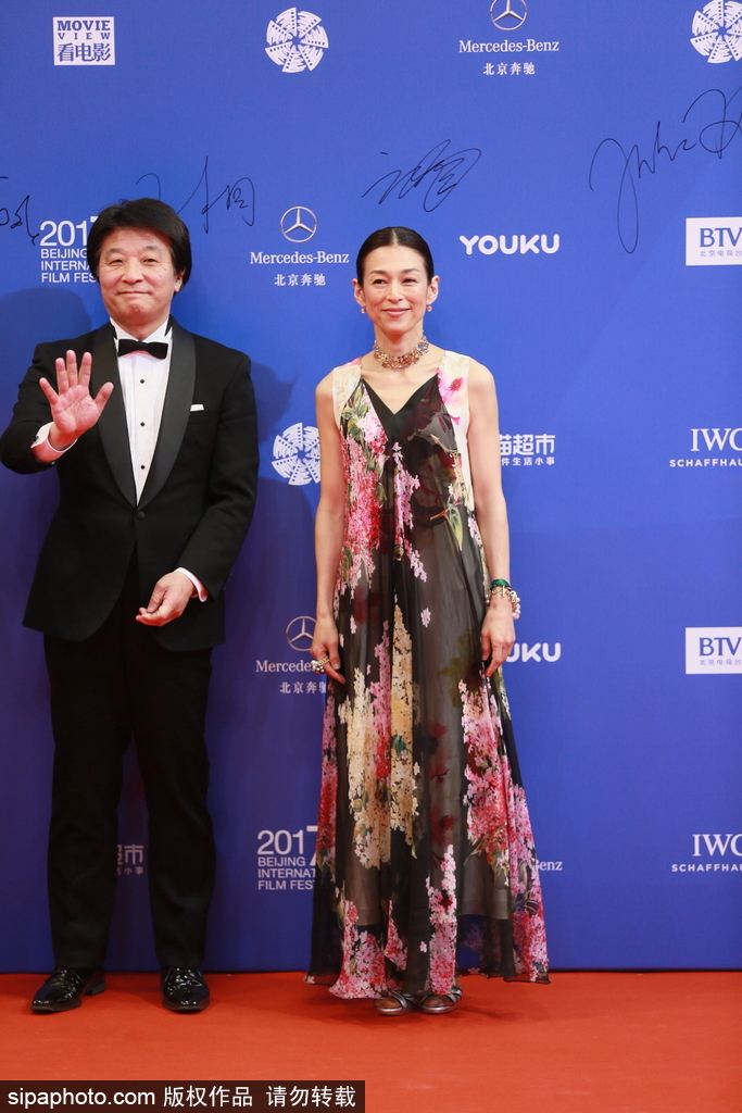 第七屆北京電影節：莫妮卡·貝魯奇性感現身閉幕式紅毯 林志玲、蔣雯麗、殷桃同場爭艷
