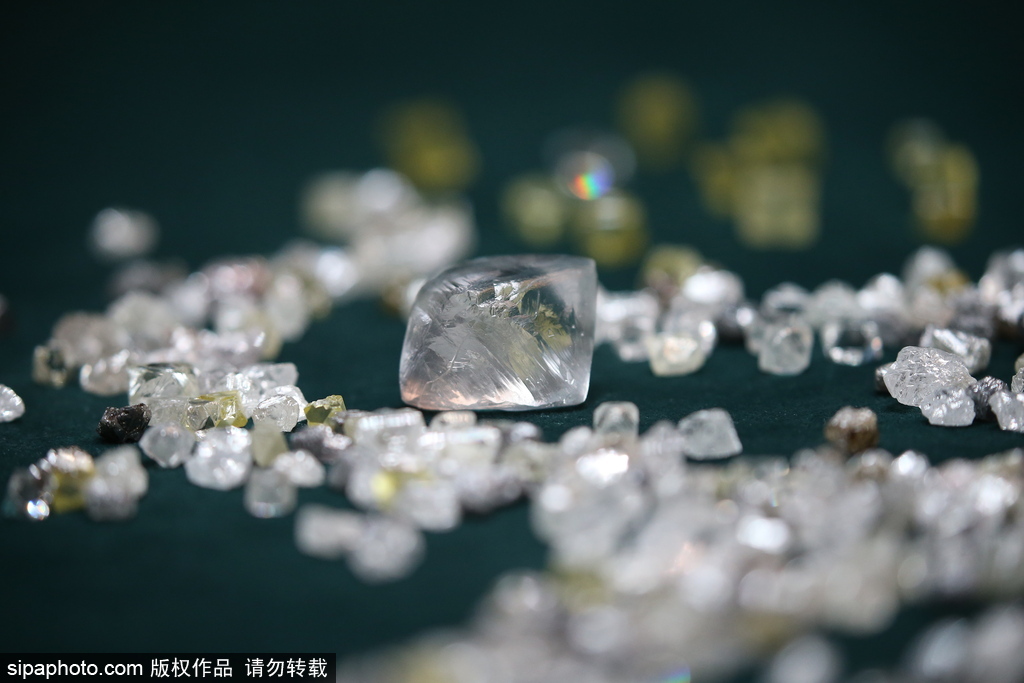 炫酷上天！俄羅斯鉆石分揀中心 超多美鉆大匯聚