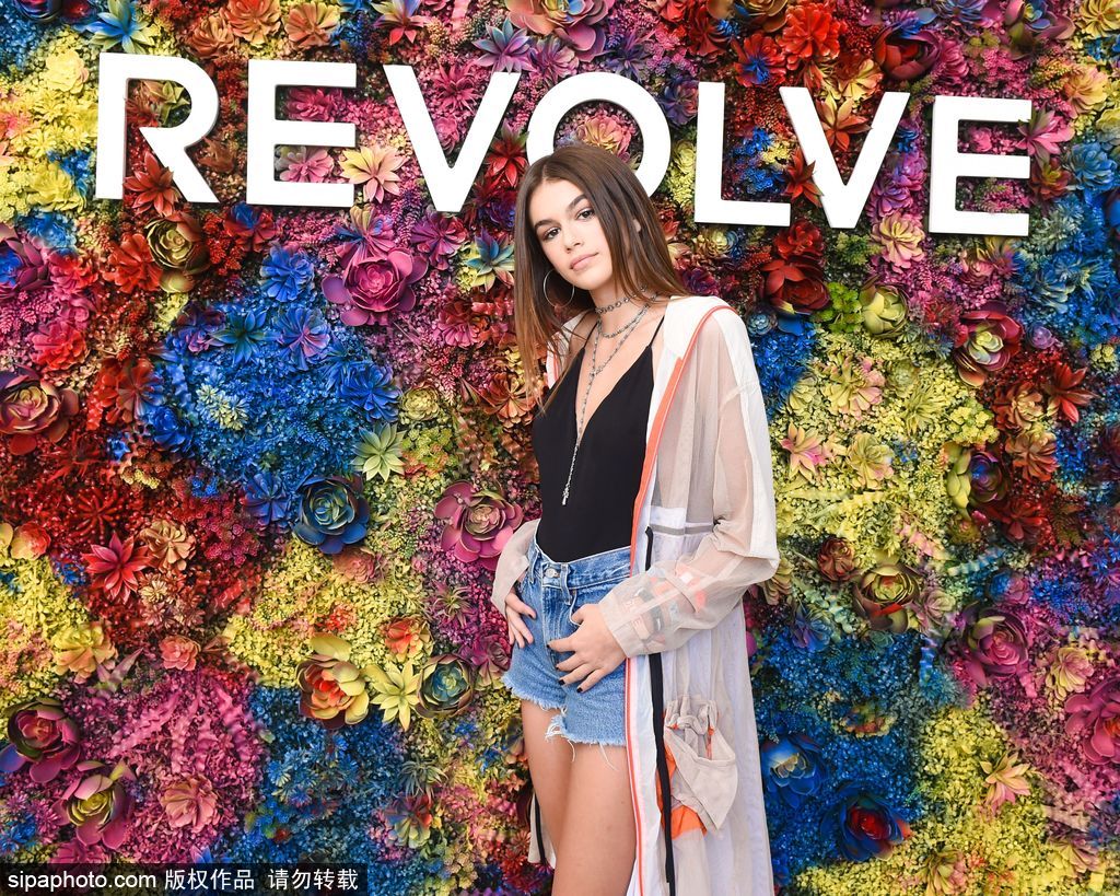 傳奇超模的女兒也是超模！辛迪·克勞馥16歲女兒長腿逆天顏值不輸媽媽