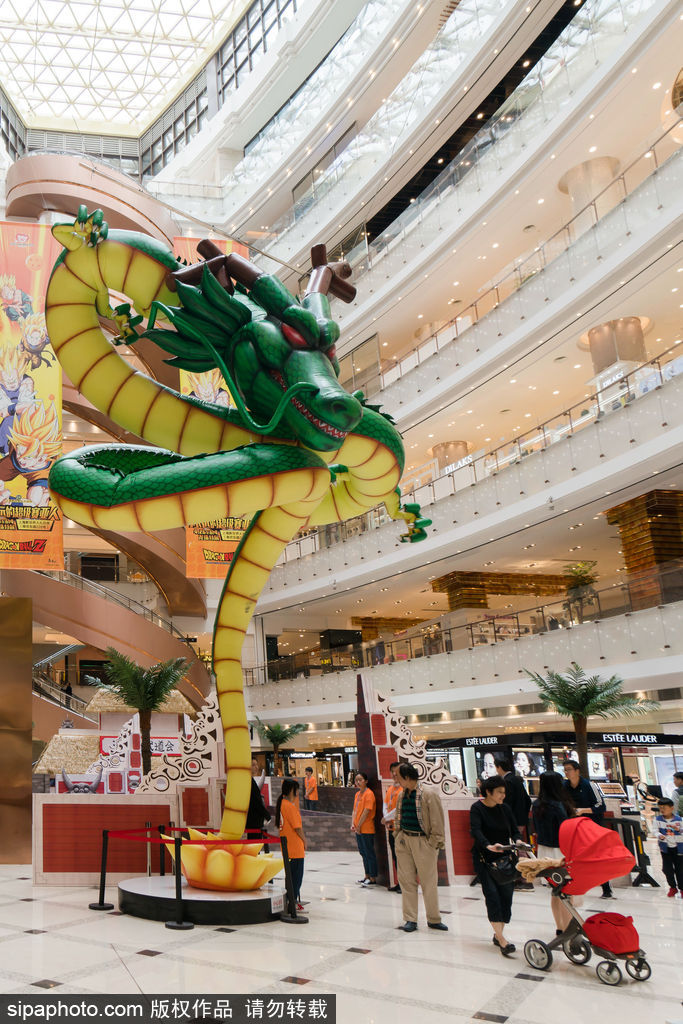 十米高“神龍”現(xiàn)身上海 “龍珠”特展 還原“天下第一武道會”