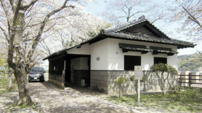 日本男子蝸居廁所3年 存500多個
