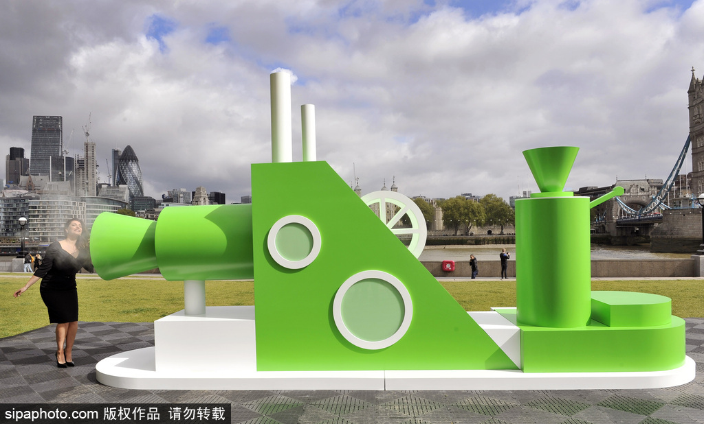 神奇！英國現巨型薯片機 可將薯片轉化成“味道云”