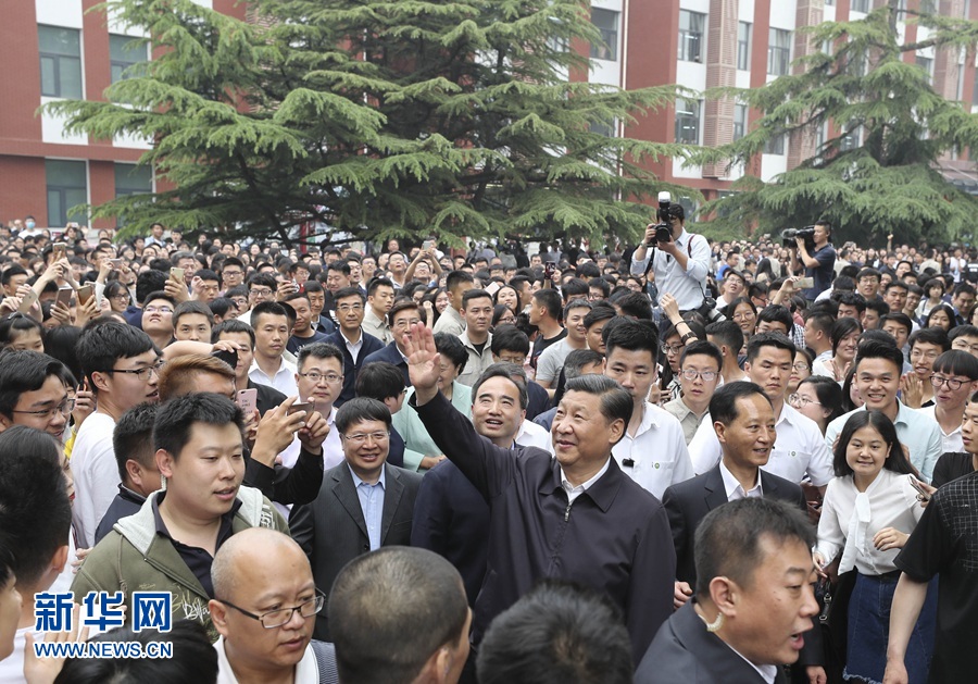 習近平在中國政法大學考察