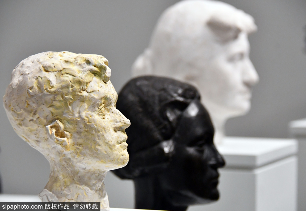 這藝術作品你能看懂？走近瑞士超存在主義雕塑大師賈科梅蒂藝術展