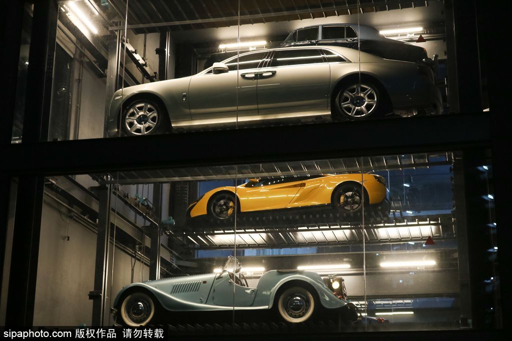 投幣買豪車！新加坡現(xiàn)世界最高汽車自動(dòng)售貨機(jī)達(dá)15層樓