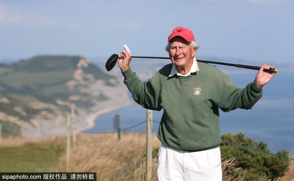 老當益壯！ 英國94歲最高齡高爾夫球手仍然活躍在球場