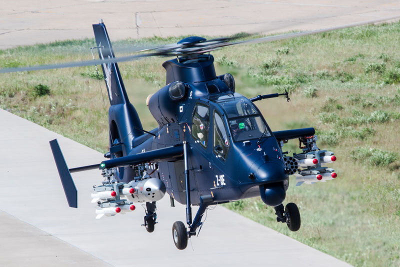 威武霸氣！直19E出口型武裝直升機首飛成功