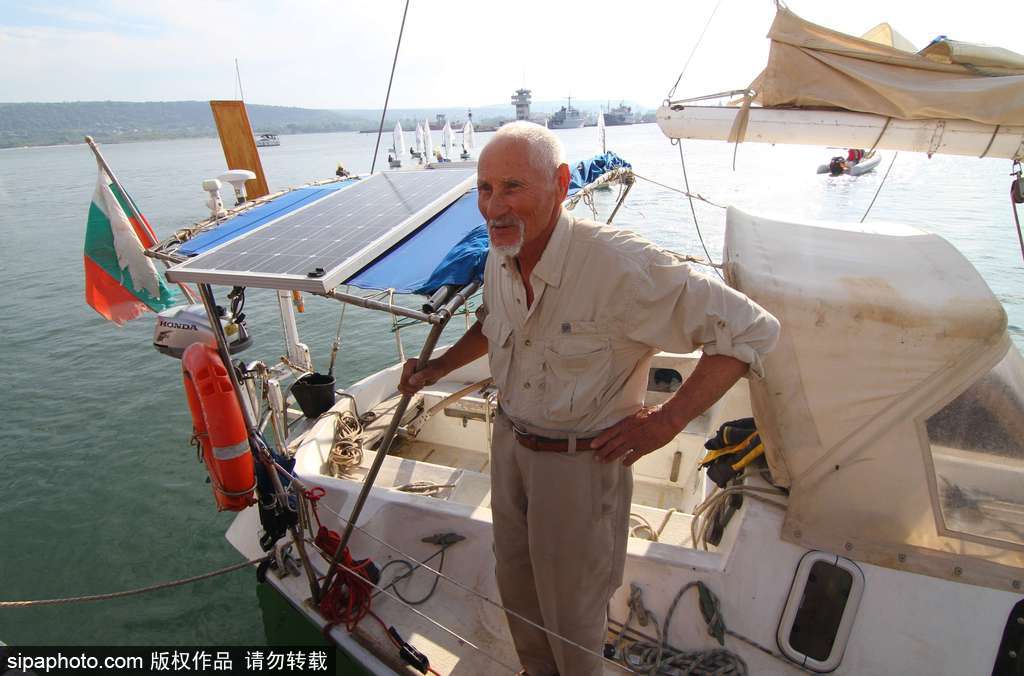 別再拿年齡當(dāng)借口 八旬老人獨自完成環(huán)球航行像“英雄”一樣歸來
