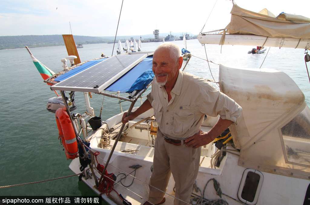 別再拿年齡當借口 八旬老人獨自完成環球航行像“英雄”一樣歸來