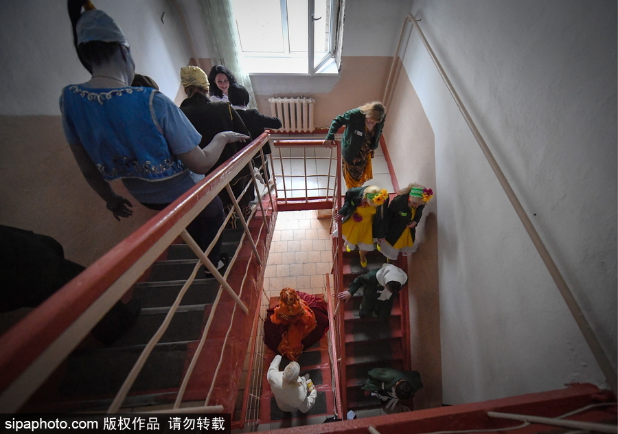 不輸超模！俄羅斯女子監(jiān)獄舉行時裝秀
