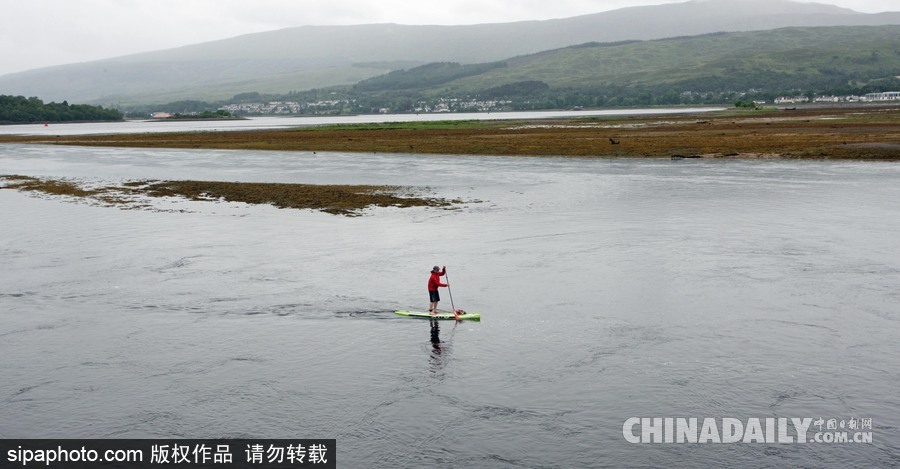 生活真是愜意！英國一男子每天劃船上班