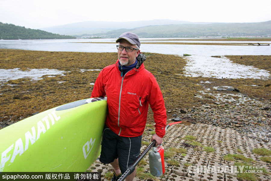 生活真是愜意！英國一男子每天劃船上班